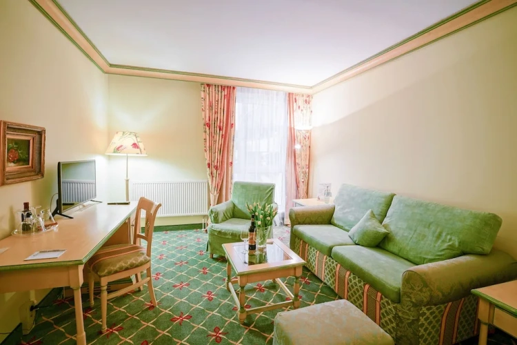 Deluxe Double Suite with lake view