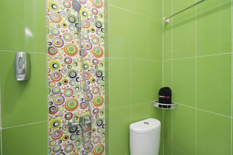RedDoorz Plus near Stasiun Bekasi