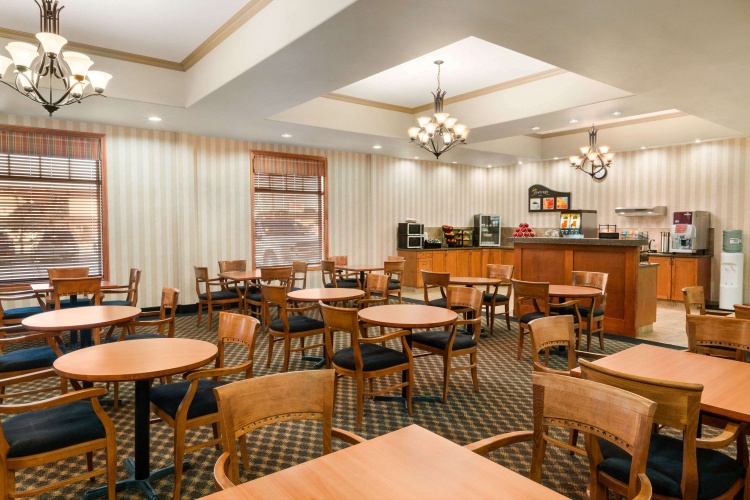 Days Inn & Suites By Wyndham Edmonton Airport photo 13