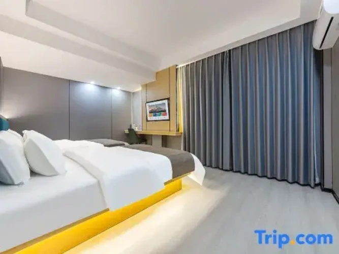 Standard Double room with city view