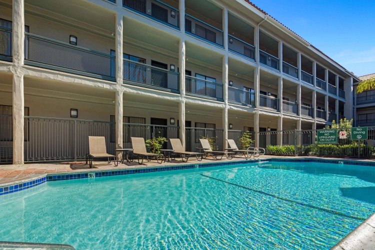 La Quinta Inn & Suites by Wyndham Orange County Airport photo 18