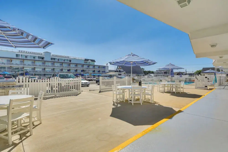 Wildwood Crest Condo w/ Pool & Beach Access!