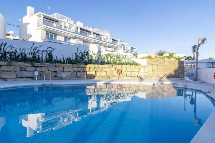 3 Bedrooms Apartment