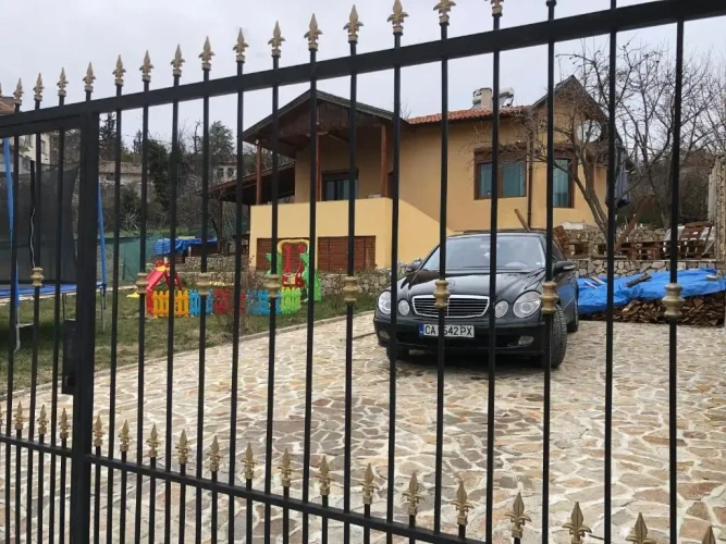 2 Bedrooms Villa