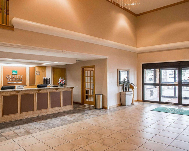 Days Inn - Forest Park Oh