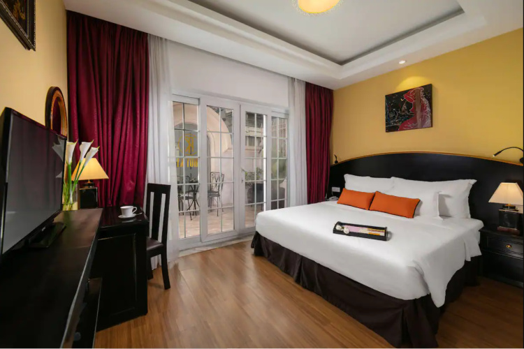 Suite with balcony