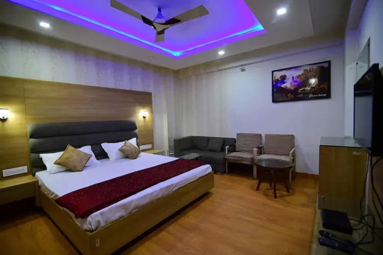 Shyampuriya Palace By FabHotel
