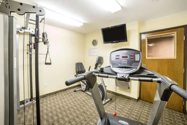 Econo Lodge Inn And Suites