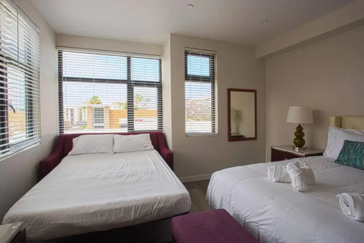 Downtown View 4 Sleepers Studio- Great for Getaway