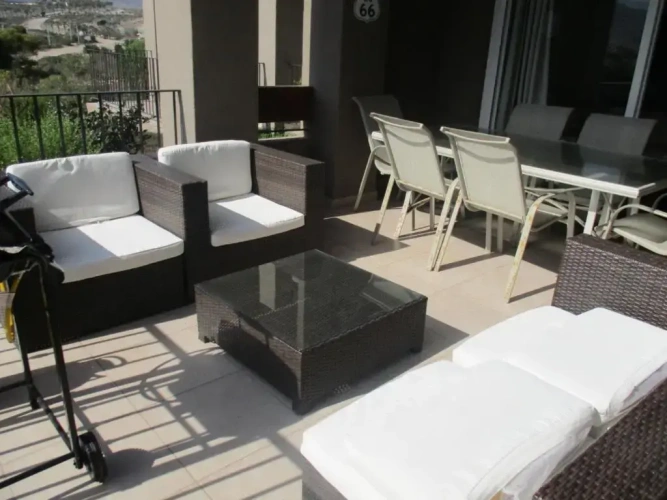 2 Bedrooms Apartment with sea view