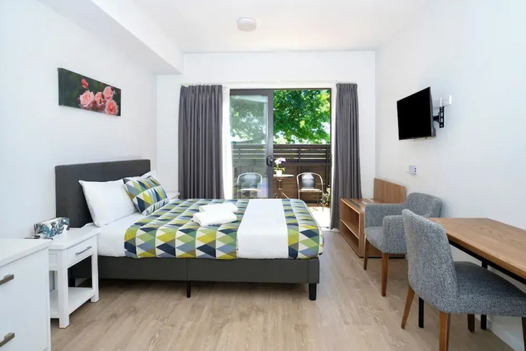 Yates Park Motel
