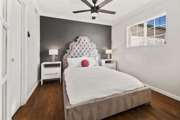 Karen in Phoenix With 4 Bedrooms and 2 Bathrooms