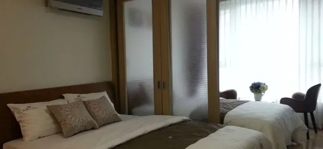 TEN-Q Residence MAPO