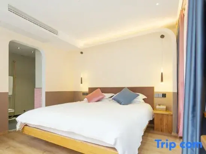 Standard Double room with land view