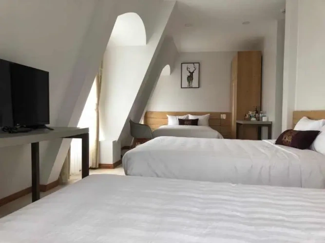 Standard Sextuple Family room