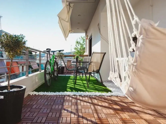 Modern Athens Flat / 5minmetro / Balcony