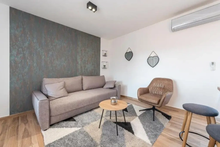 2 Bedrooms Cottage
