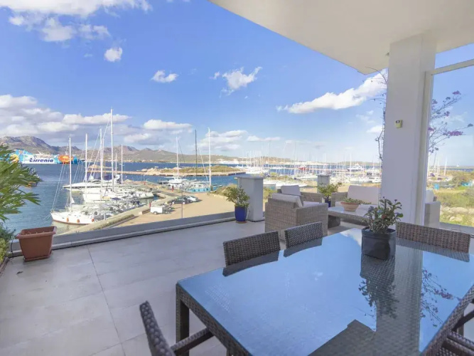 Apartment With Terrace for 4 People