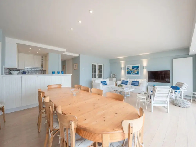 Spacious 9-guest Knokke Apt