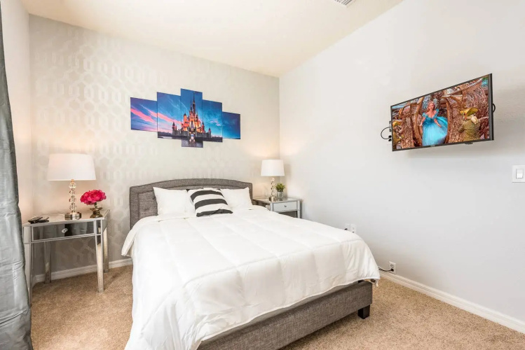 Comfortable home at Solterra with private pool near Disney