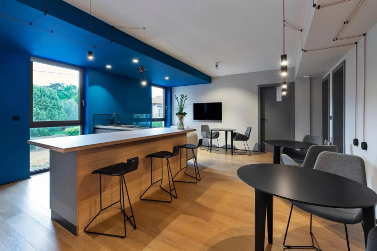 Four Room Otel