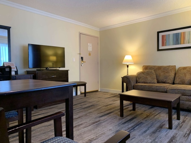 Best Western Plus Burnaby Hotel photo 12