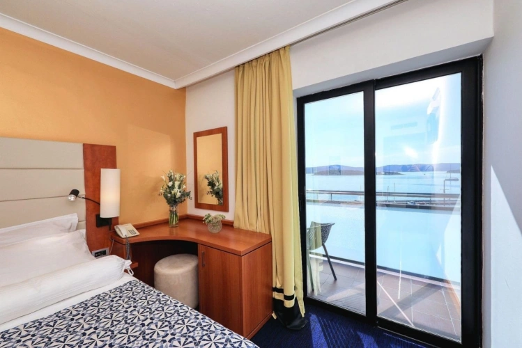 Superior Double room with balcony and with sea view