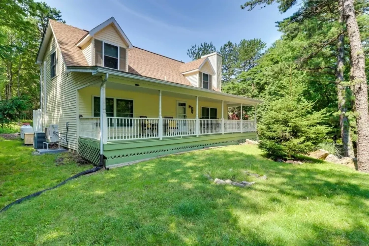 4 Bedrooms Cottage