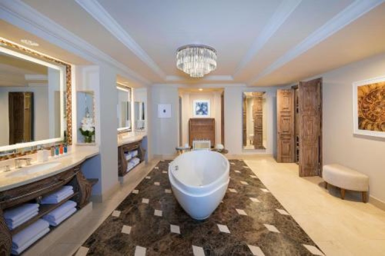 Palm Beachfront Estate Sunset Atlantis views