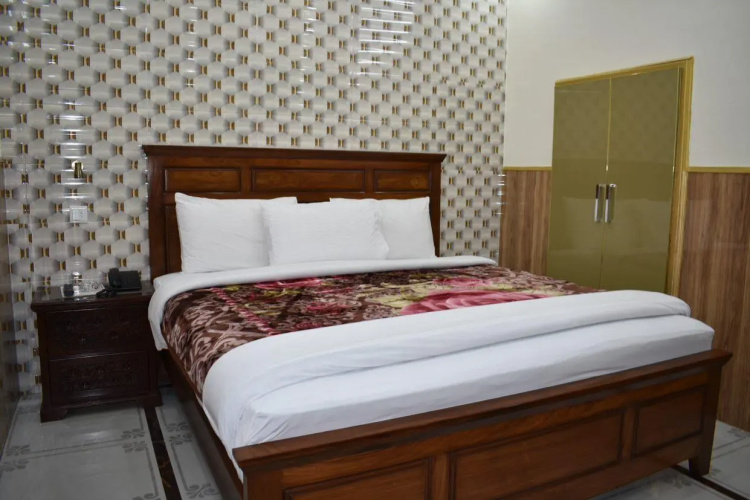 Dream Land Hotel