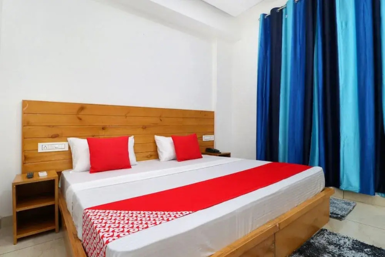 Oyo 26606 Hotel R K Grand