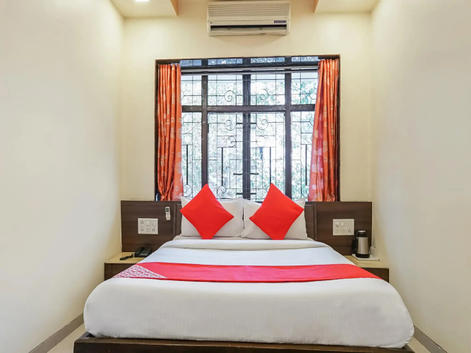 OYO 28109 Regent Hotel