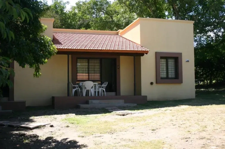 2 Bedrooms Bungalow