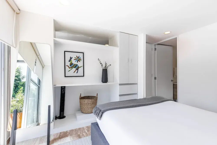 Brand New Studio in Perfect Location!
