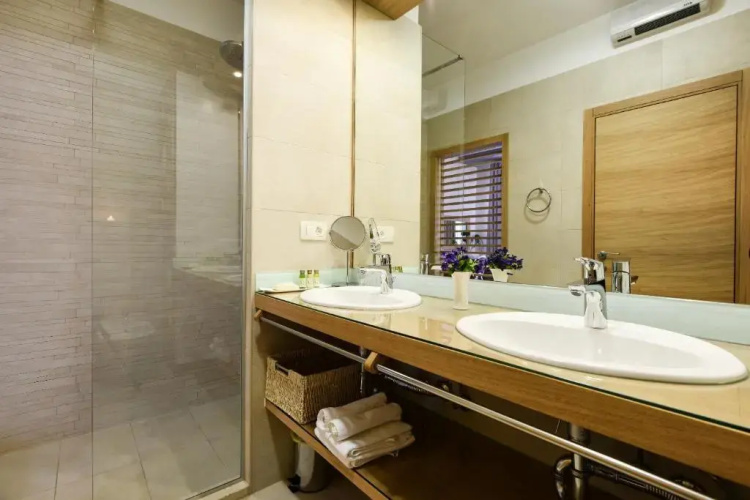 Peninsula Luxury Rooms