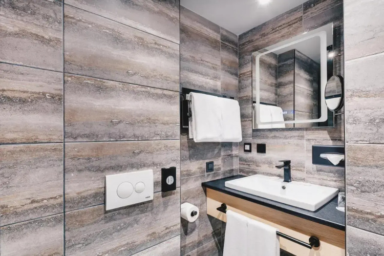 IQ Hotel