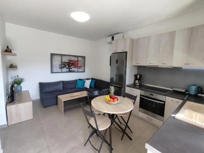 2 Bedrooms Apartment