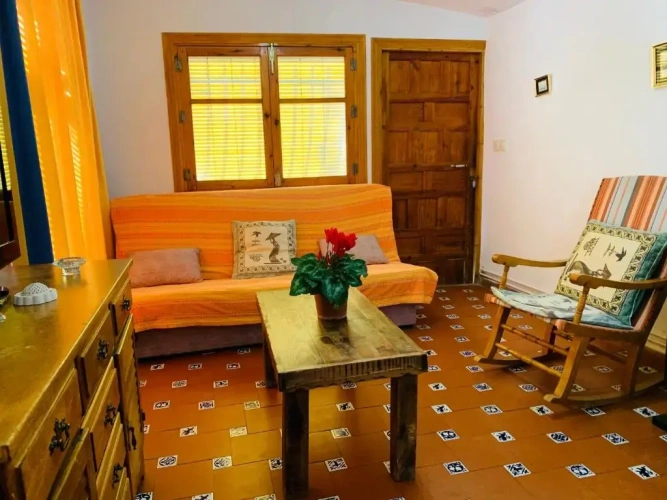 2 Bedrooms Cottage