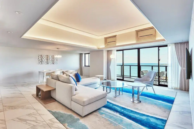 Hotel Shigira Mirage Beach Front