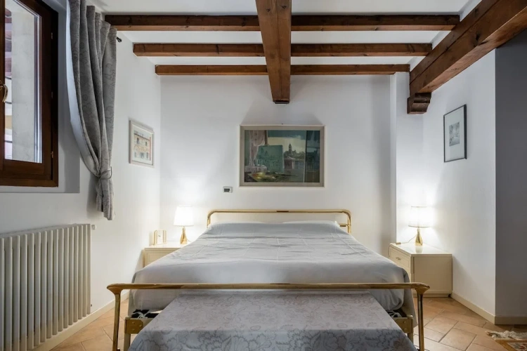 1 Bedroom Standard Basement room