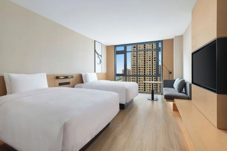 Standard Quadruple room with city view