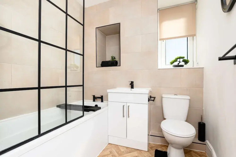 2 Bedroom Apartment-free Parking