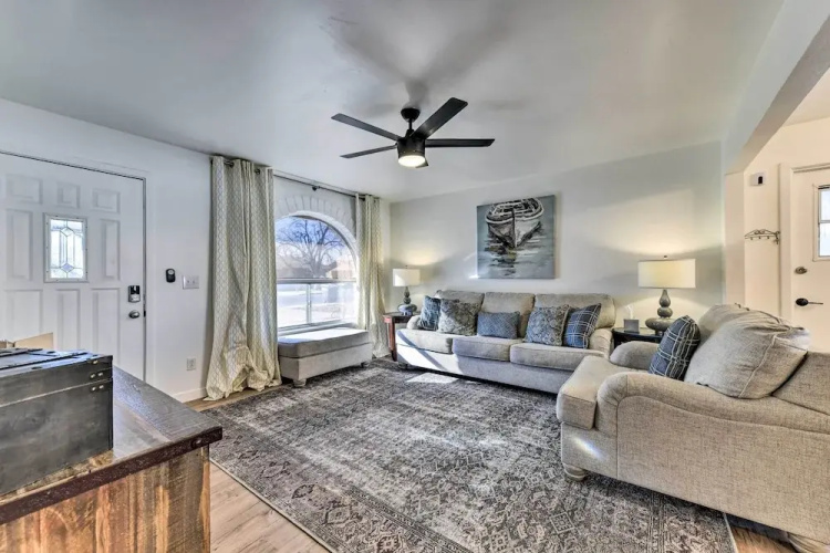 Downtown Gilbert Home w/ Fenced Yard & Fire Pit!