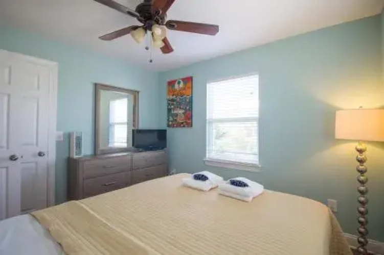 1661 E Ashley - Ocean Cabin