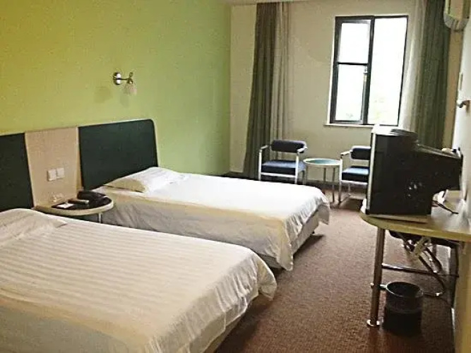 Motel168 Wu Chang Railway Station Inn