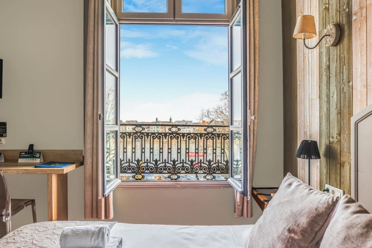Standard Double room with river view