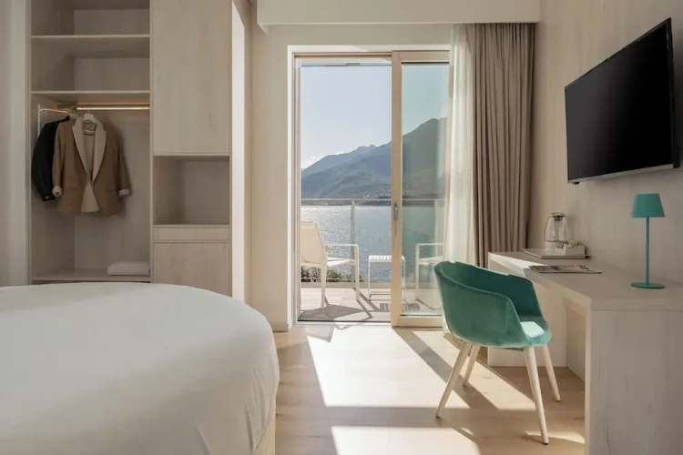 Standard Double Club room with balcony and with partial view
