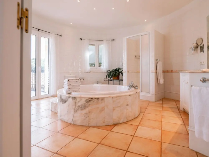 Luxurious, Detached Villa With Swimming Pool 10 Persons