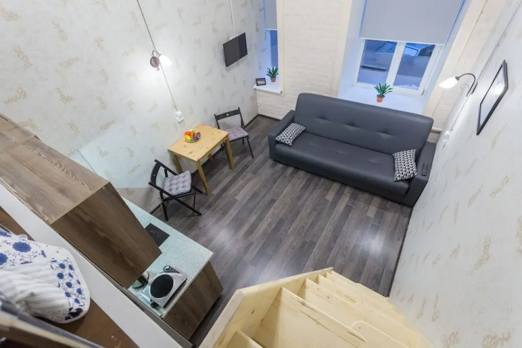 Guests Love on Blokhina Over view