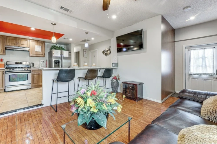 3 Bedrooms Apartment